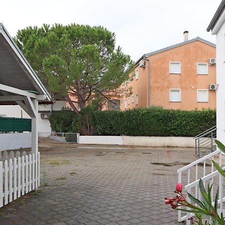 Apartments With A Parking Space Vantacici, Krk - 18476 Malinska Exteriör bild